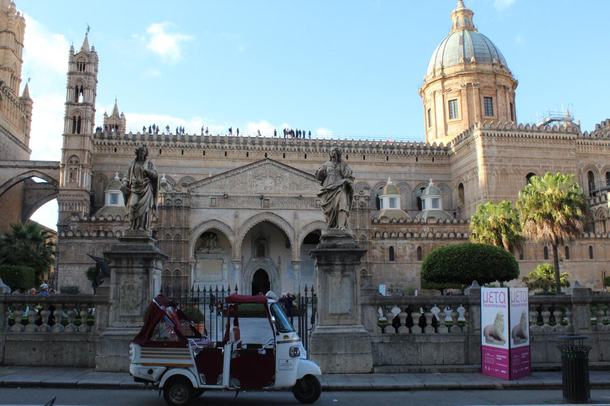 La Siciliana-Di Fronte La Cattedrale Villa Palermo Luaran gambar